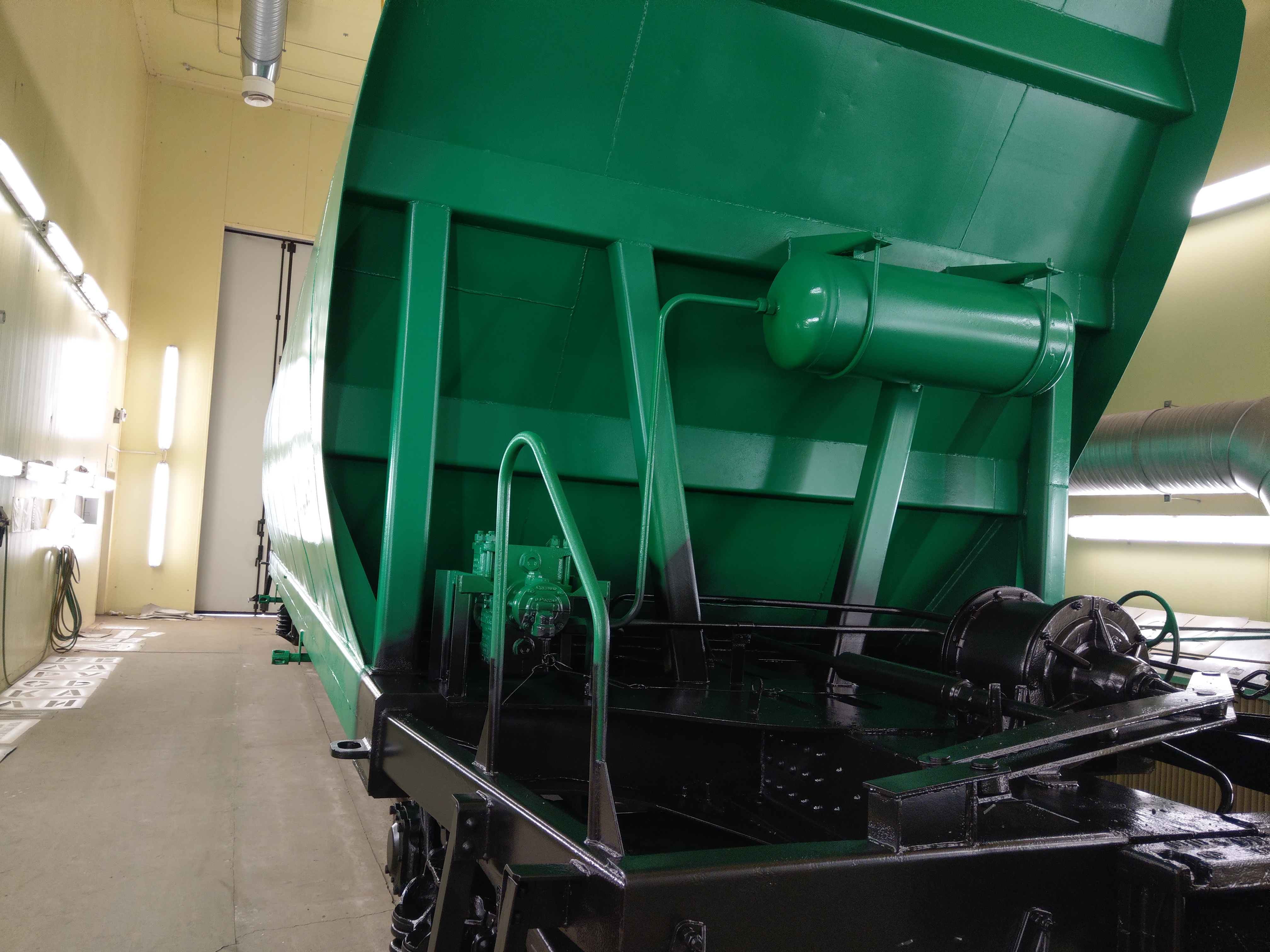 ООО «ПАССАТСТАЛЬ» выполнило работы по покраске вагона-минераловоза.