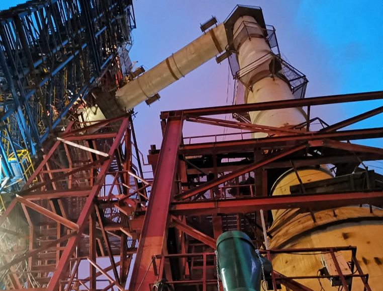 Corrosion protection of the inner surface of the scrubber