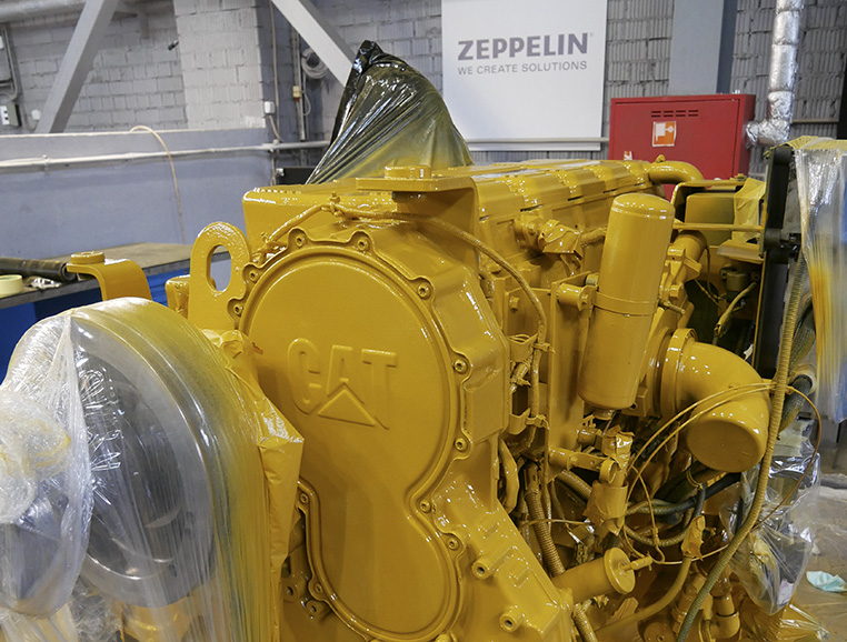 Cleaning and painting the CAT C15 engine 